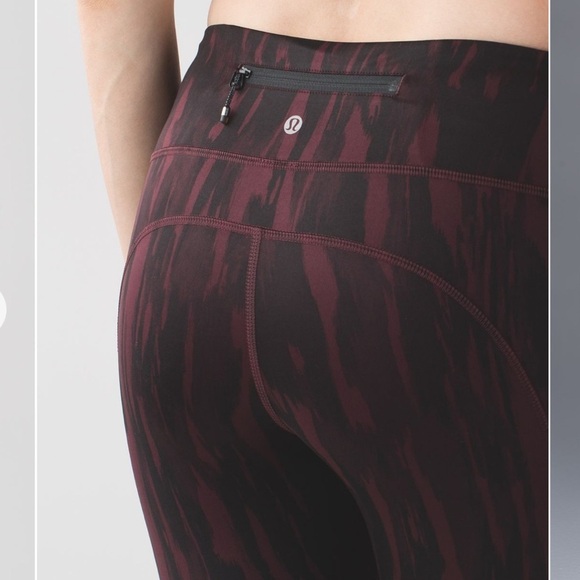 Lululemon Speed Tight IV
Painted Animal Bordeaux Drama Black / Black size 8 - Picture 8 of 16